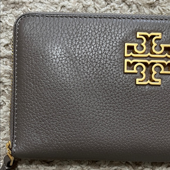 Tory Burch Britten Dark Gray Pebbled Leather Full Zip Continental Wallet - Picture 2 of 16